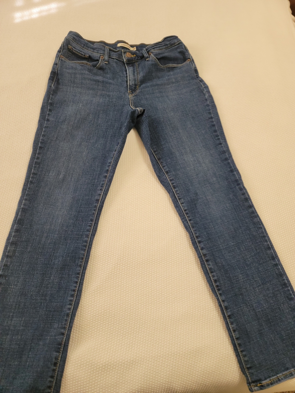 Levi's Straight Leg Women's Jeans in Denim Blue